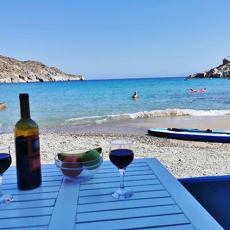 Blue Mare Apartments On The Beach Firopotamos 객실 사진