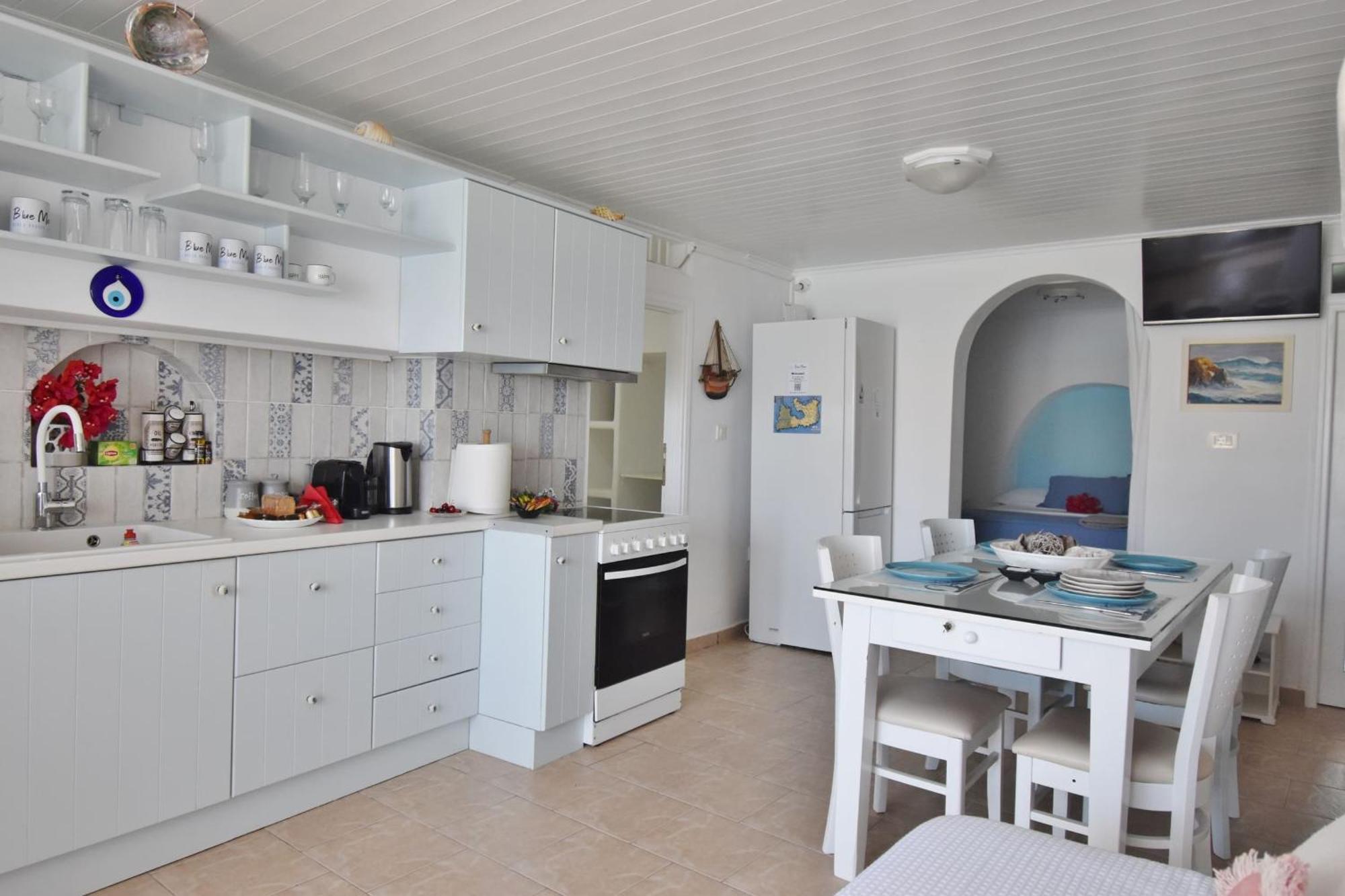 Blue Mare Apartments On The Beach Firopotamos 객실 사진