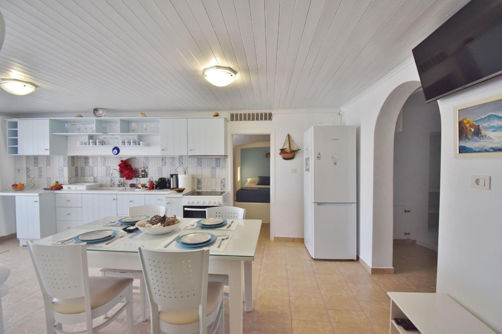 Blue Mare Apartments On The Beach Firopotamos 객실 사진