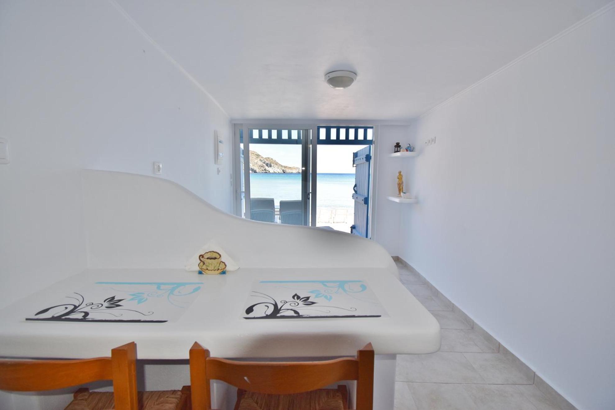 Blue Mare Apartments On The Beach Firopotamos 객실 사진