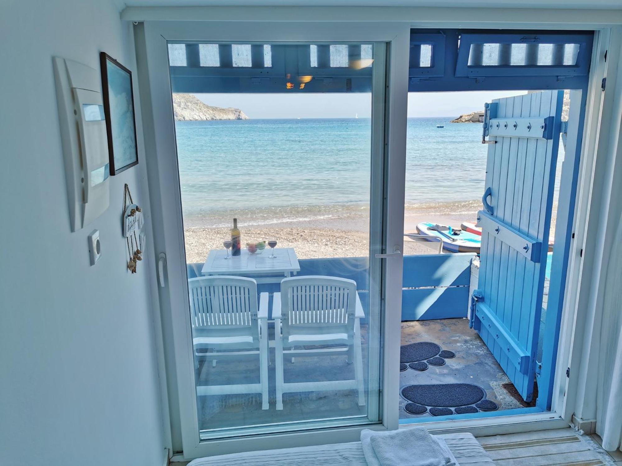 Blue Mare Apartments On The Beach Firopotamos 객실 사진