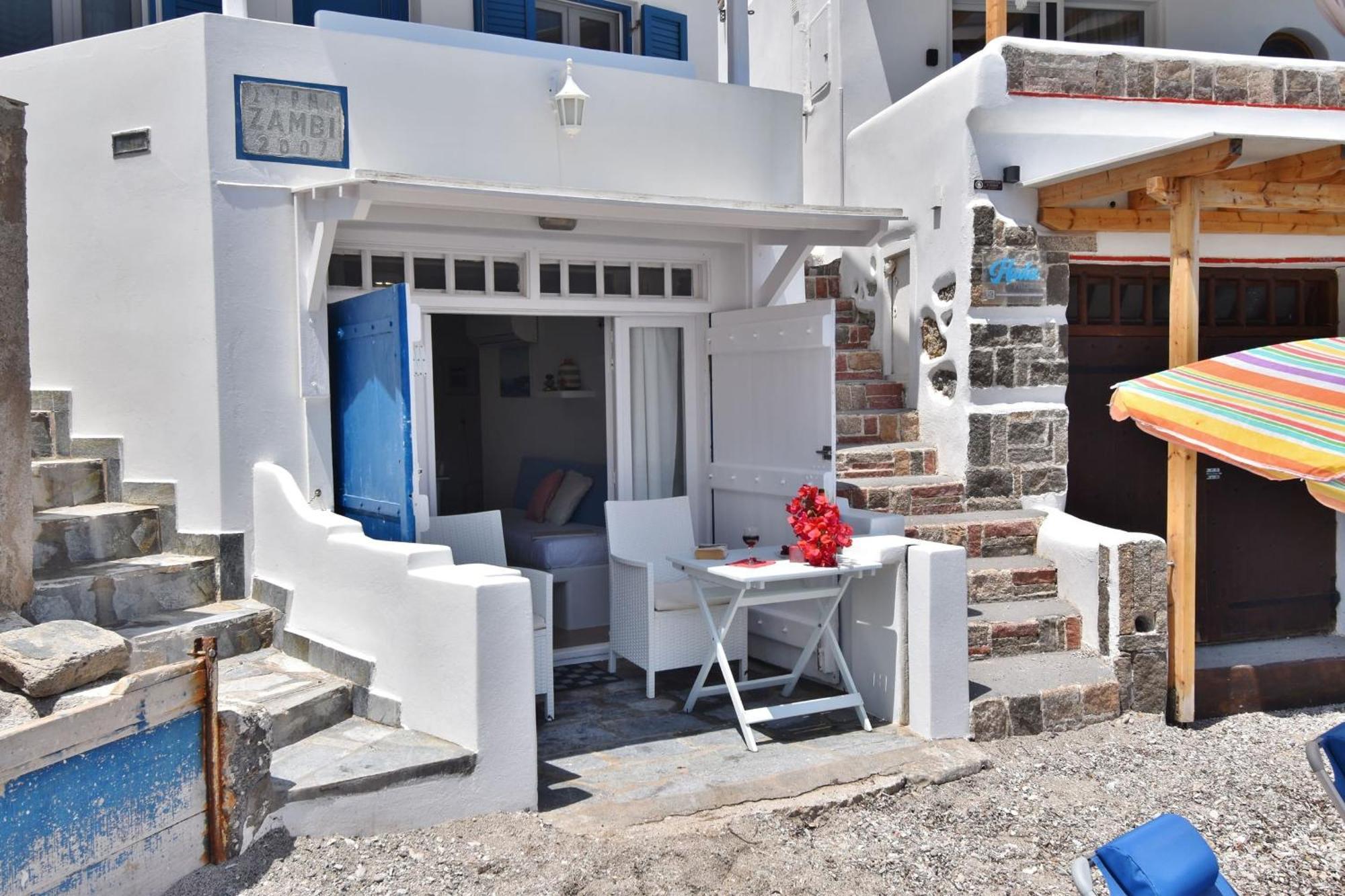 Blue Mare Apartments On The Beach Firopotamos 객실 사진